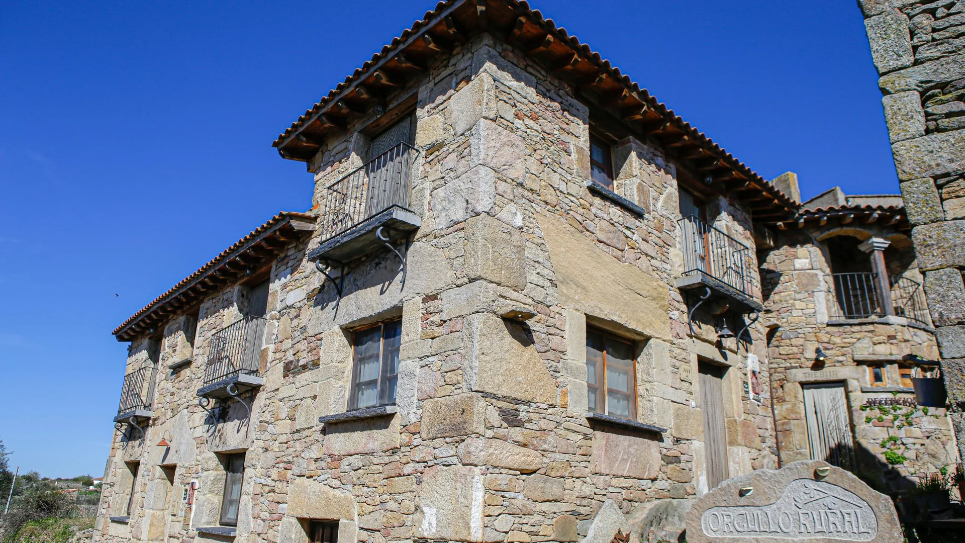 Orgullo Rural — exterior al atardecer, Arribes del Duero