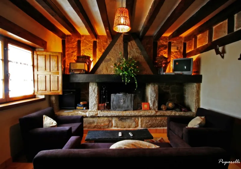 Chimenea de piedra en Casa Orgullo Rural