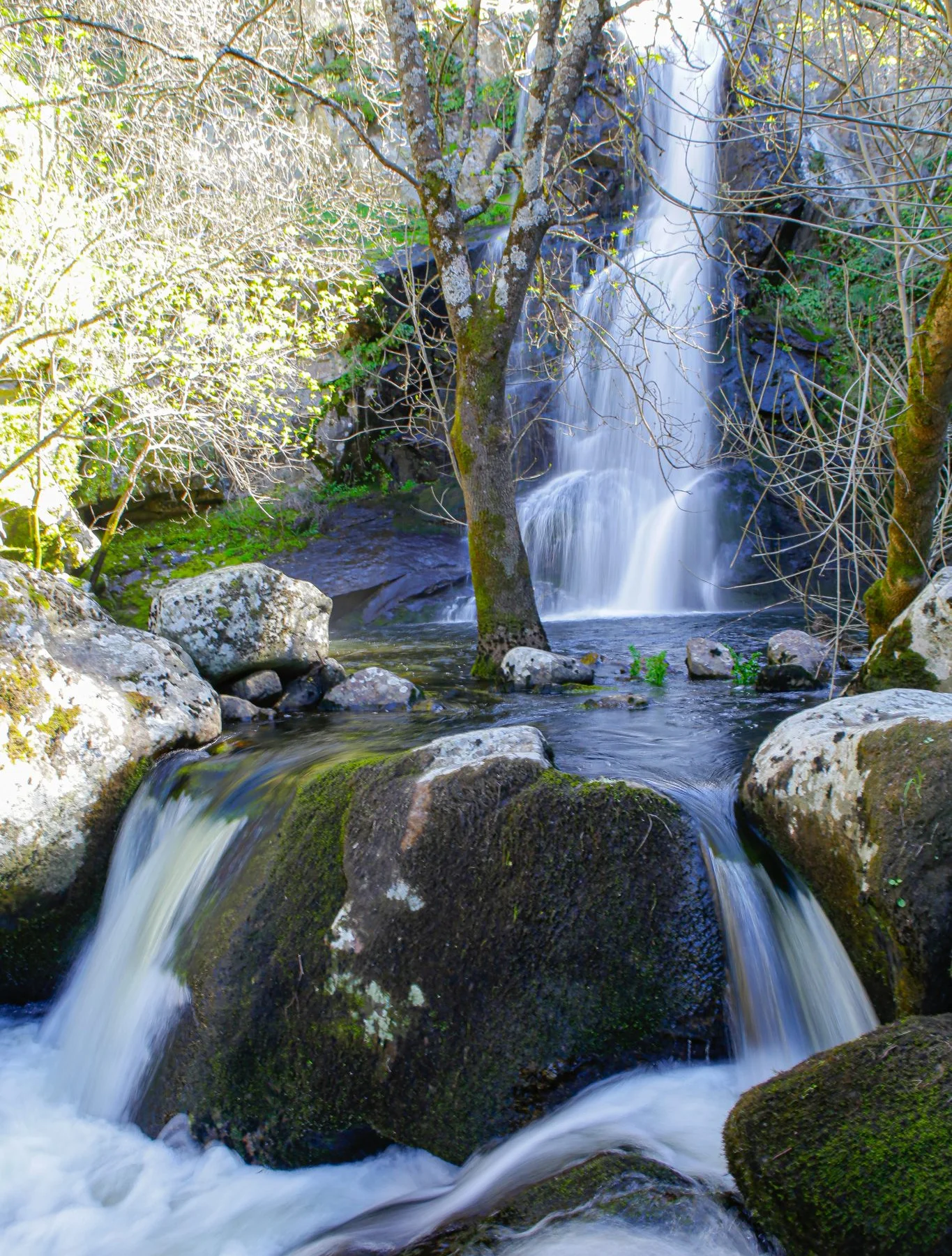 Cueva termal de Orgullo Rural — jacuzzi y velas